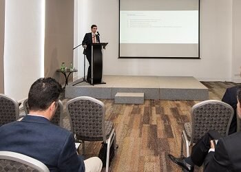 homeSOFOFA y AIA presentan proyecciones económicas regionales en Antofagasta