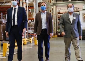 homeMinistro de Ciencia, subsecretario de Redes Asistenciales y presidente de la CPC reciben el arribo de 200 mil reactivos para test PCR  donados por el empresariado